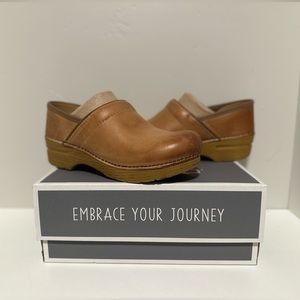 Dansko Honey Distressed Clogs  size US 8.5 - 9  Euro 39